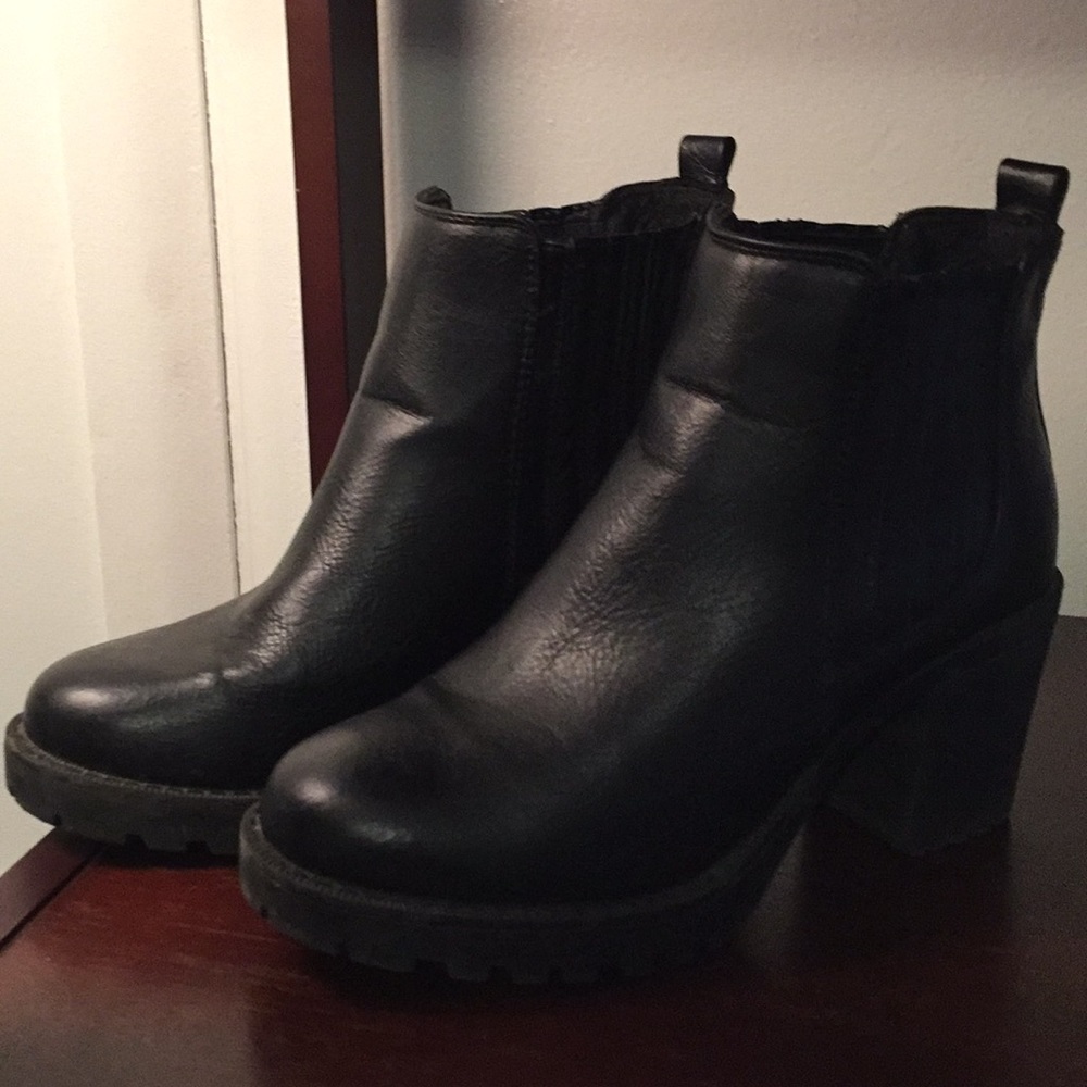 Cathy Jean heel boot size 7